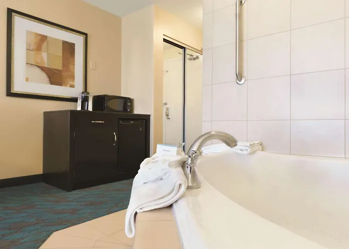 Hilton Garden Hotel 3*