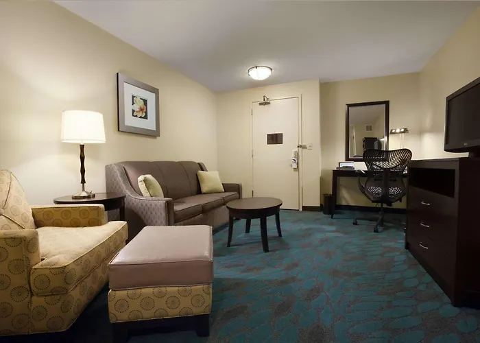 Hilton Garden Hotel 3*